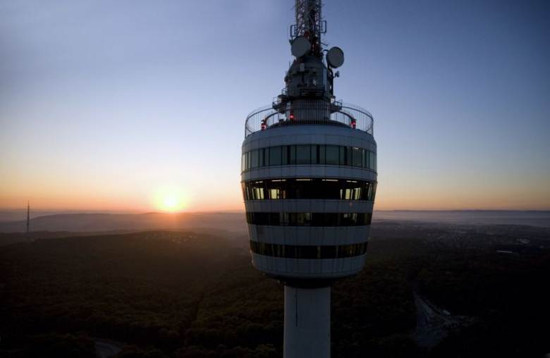 Fernsehturm mit Sonnenaufgang