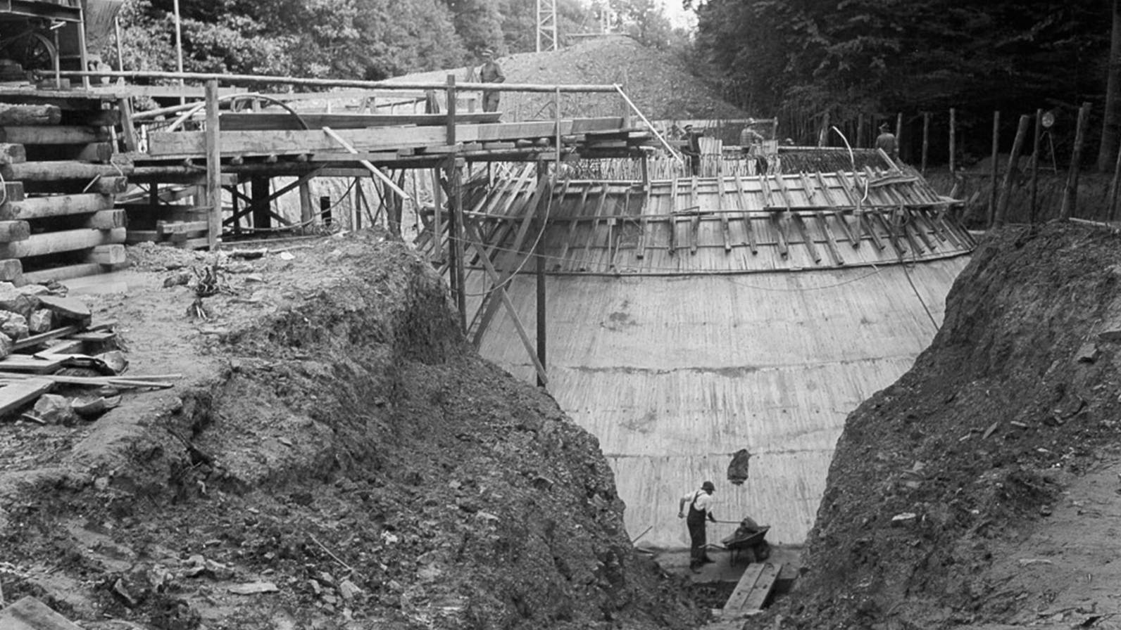 Historisches Bild vom Bau des Fundamentes